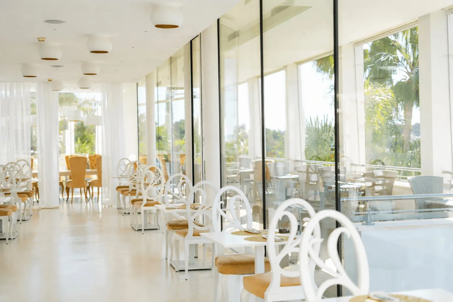 Hotel White Luxury