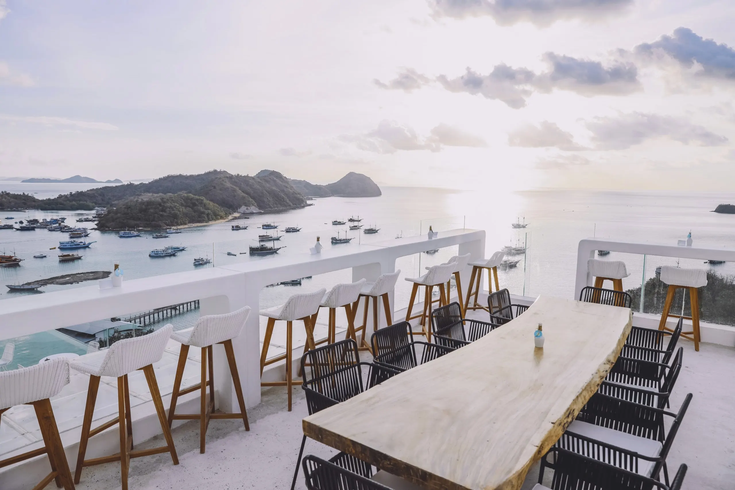 Hotel White Luxury