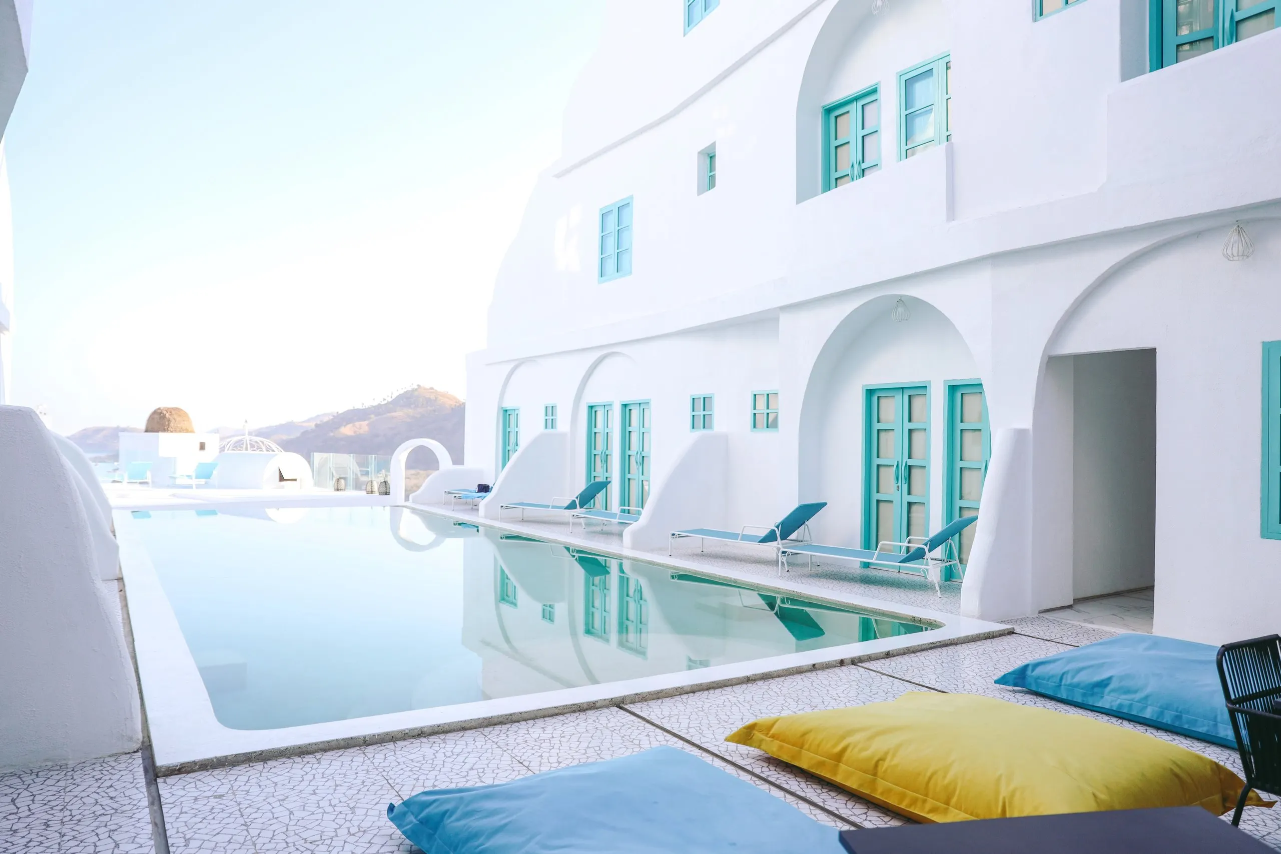 Hotel White Luxury